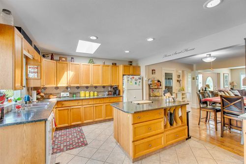 6741_262296603_8_a3b7cc1c at 33493 Rainbow Avenue, Central Abbotsford, Abbotsford 6741_262296603_8_a3b7cc1c at 33493 Rainbow Avenue, Central Abbotsford, Abbotsford