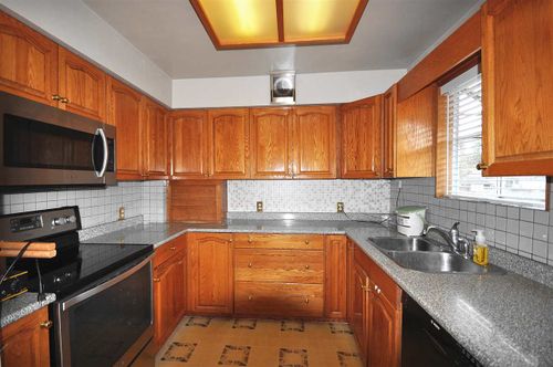 6741_l9c46b74f_262464581-8 at 817 Cornell Avenue, Coquitlam West, Coquitlam 6741_l9c46b74f_262464581-8 at 817 Cornell Avenue, Coquitlam West, Coquitlam
