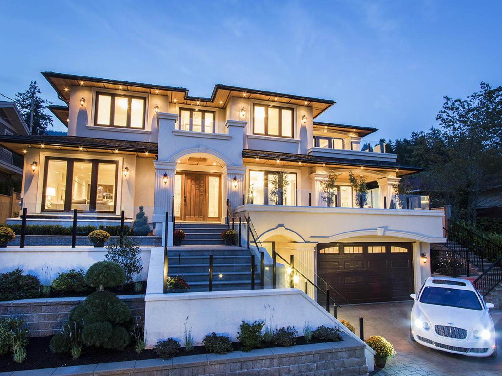 ... 01 at 2583 Queens Avenue, Queens, West Vancouver ...