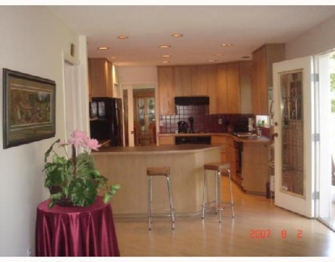 Eating Area at 3186 Caulfield Rd, Coquitlam Center, Coquitlam
