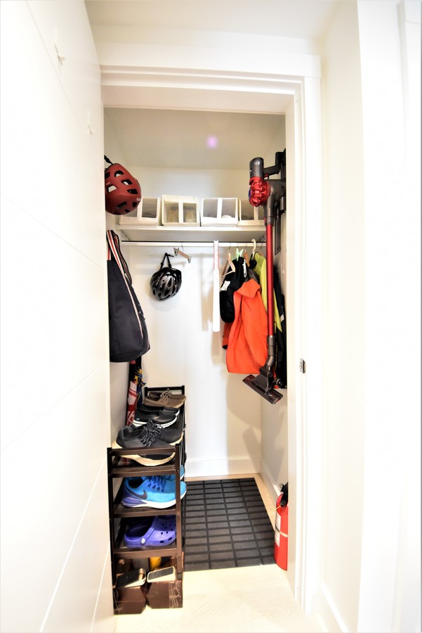 colset at 419 - 2738 Library Lane, Lynn Valley, North Vancouver