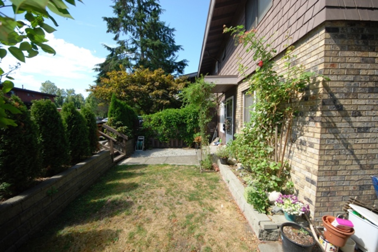 es at 268B Evergreen, College Park PM, Port Moody