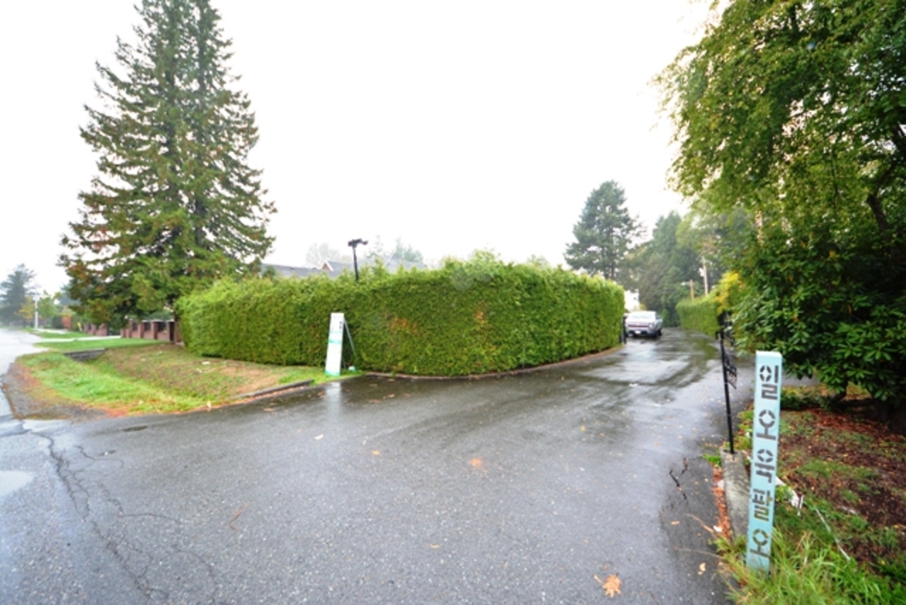 sfront at 15685 112th Ave