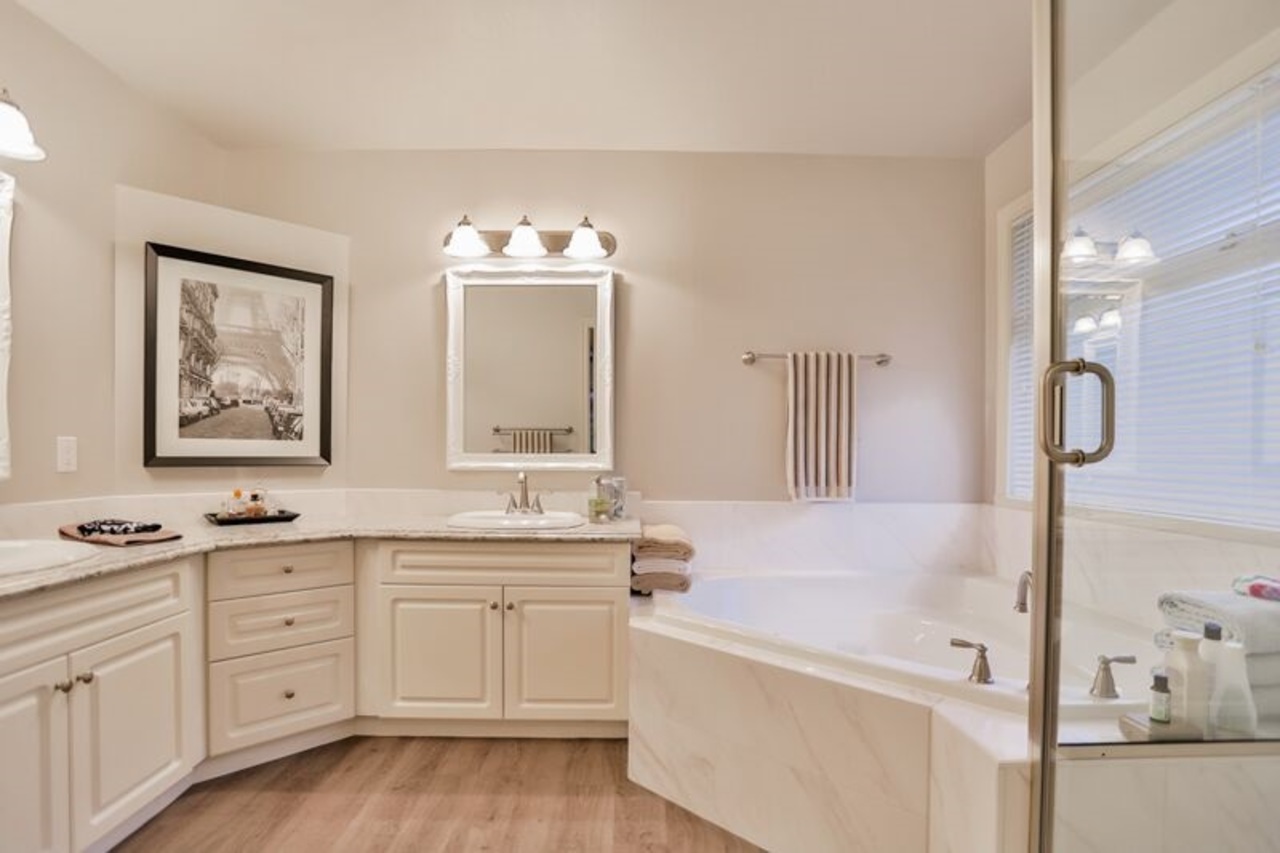 image-262030981-10.jpg at 9905 181 Street, Fraser Heights, North Surrey