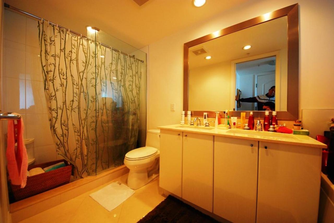 Ebath at 709 - 133 E Esplanade Ave, Lower Lonsdale, North Vancouver