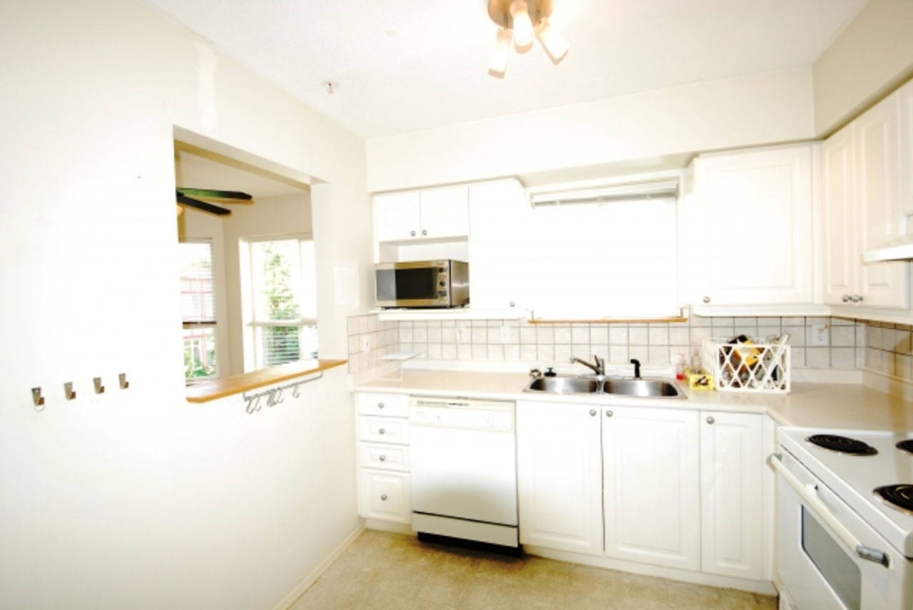 4.jpg at 409 - 13939 Laurel Dr, Whalley, Surrey