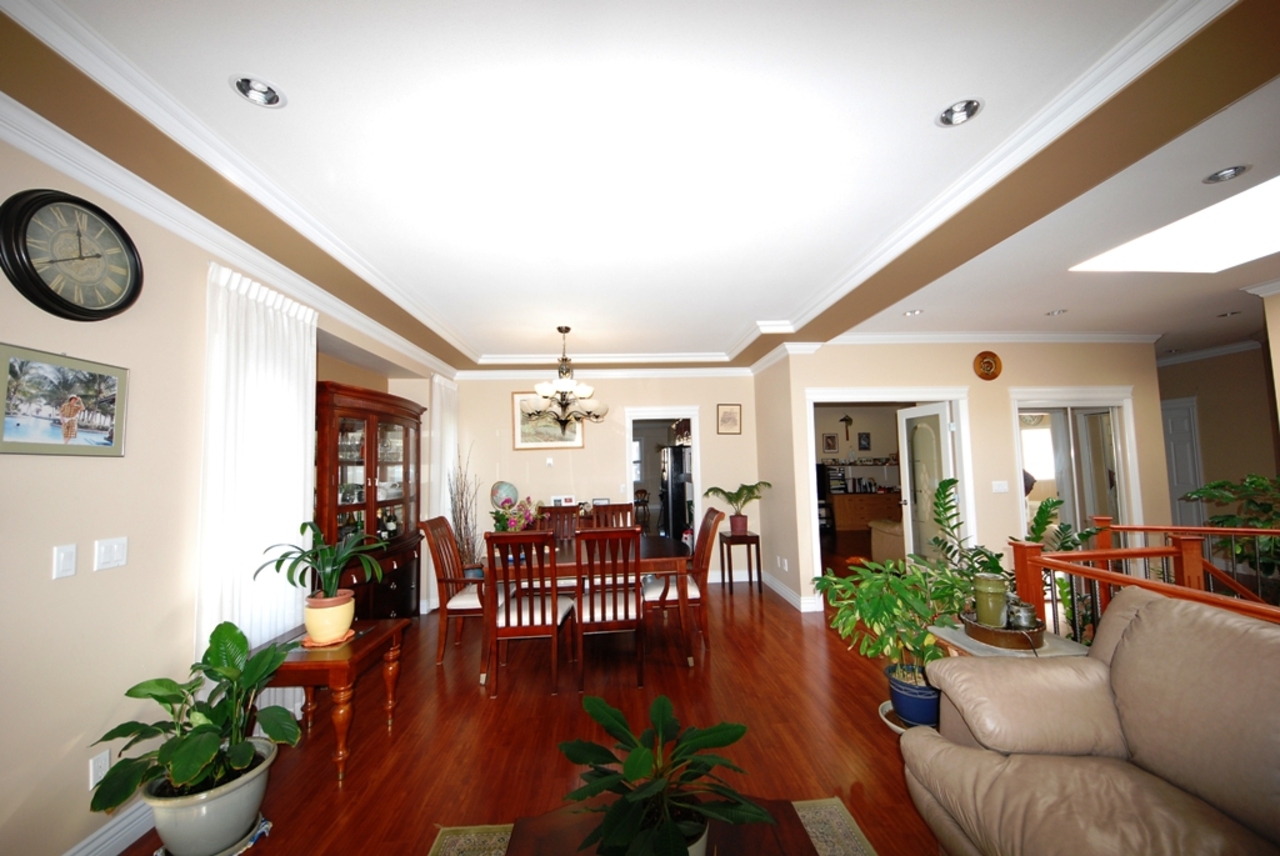 sr1.jpg at 13477 98th Ave, Whalley, Surrey