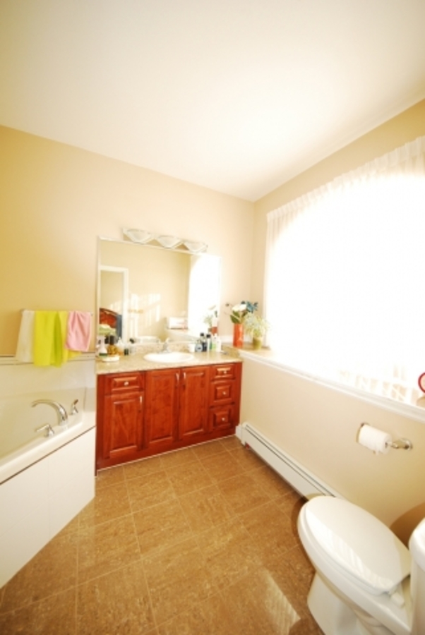 sr10.jpg at 13477 98th Ave, Whalley, Surrey