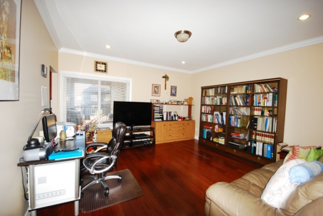 sr12.jpg at 13477 98th Ave, Whalley, Surrey