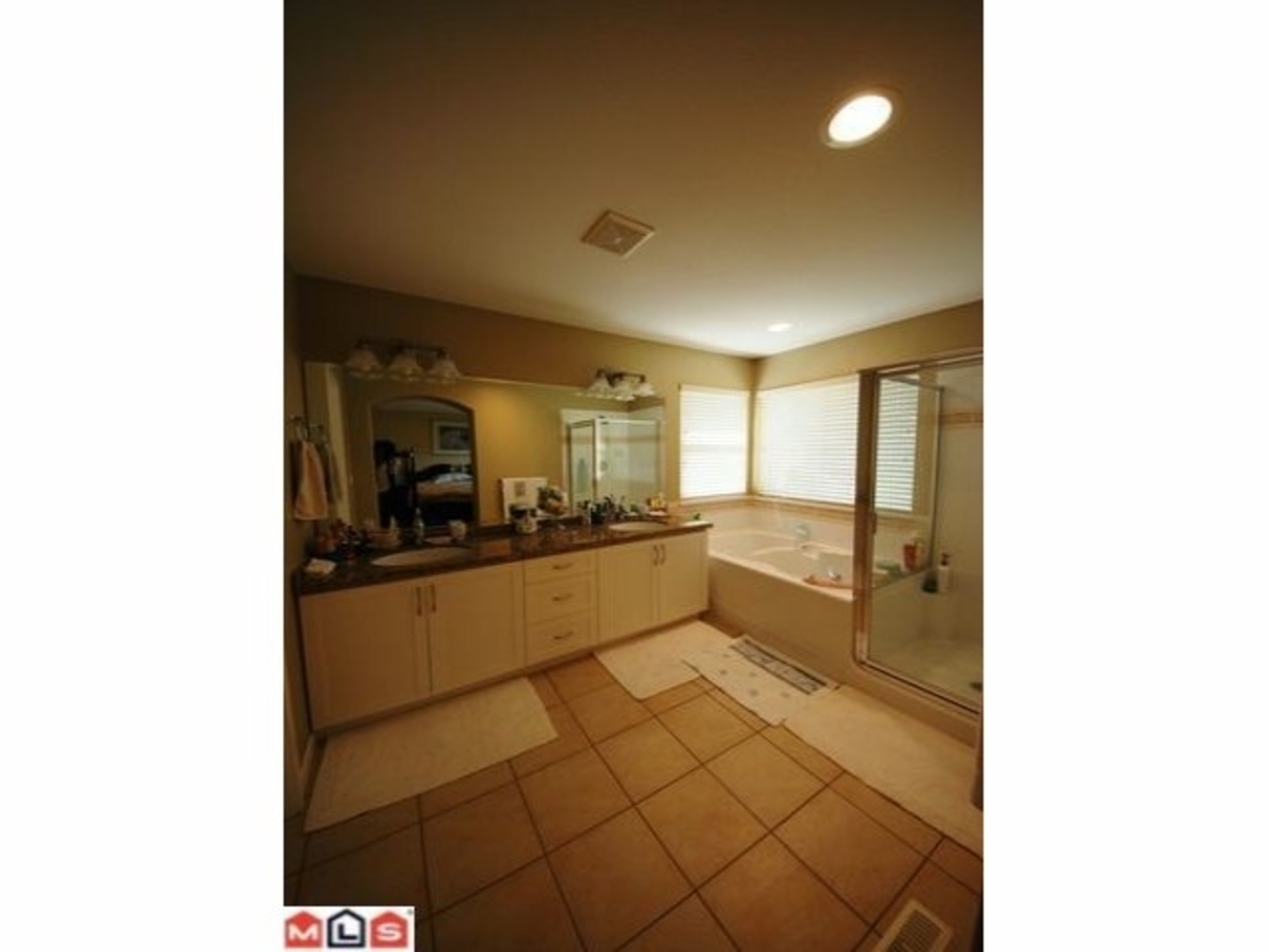 f6.jpg at 15581 112A St, Fraser Height, Surrey