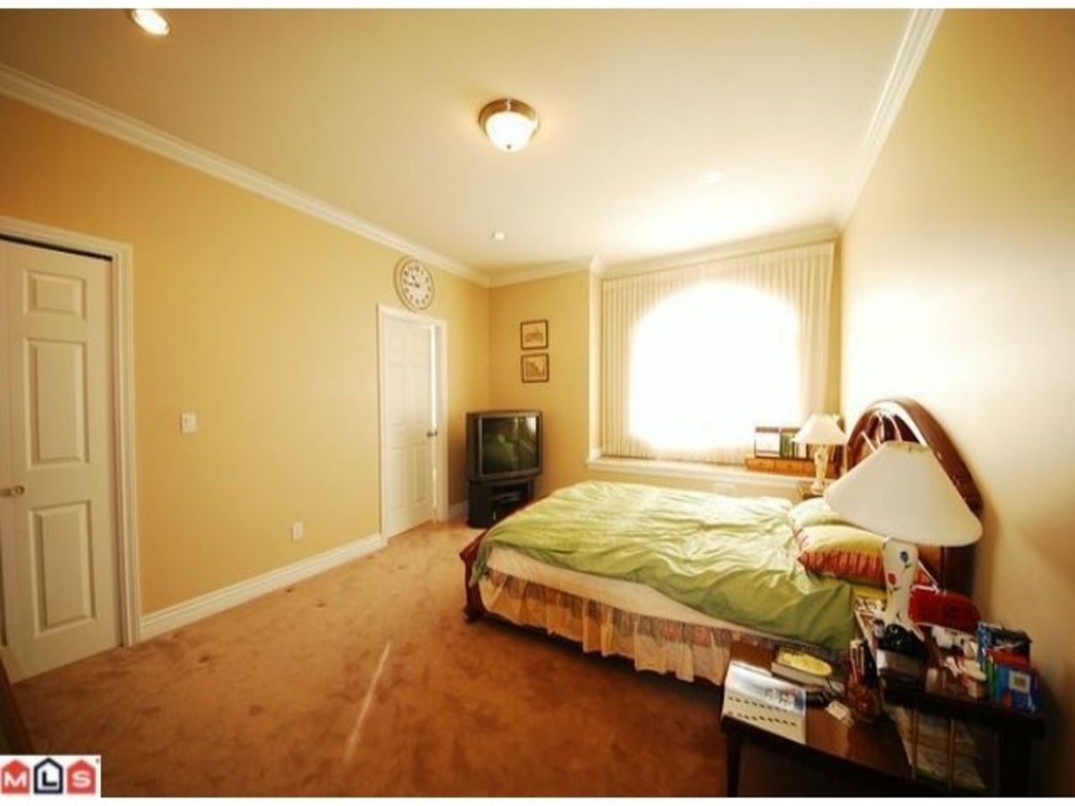 c5.jpg at 13477 98th Ave, Whalley, Surrey