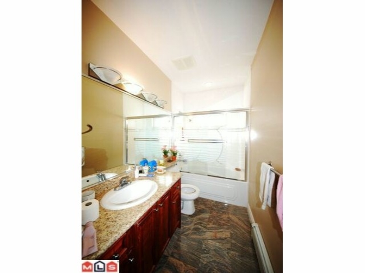 c8.jpg at 13477 98th Ave, Whalley, Surrey
