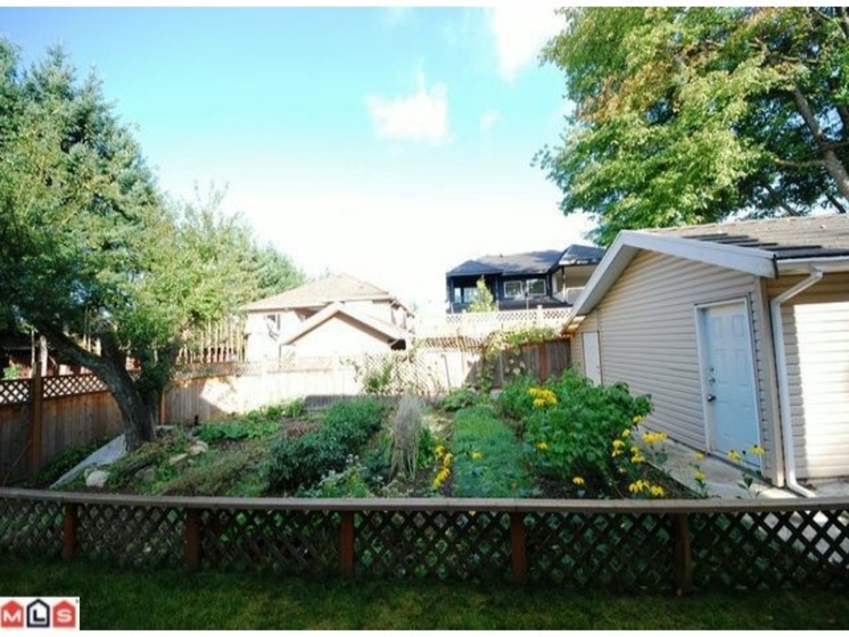 c9.jpg at 13477 98th Ave, Whalley, Surrey
