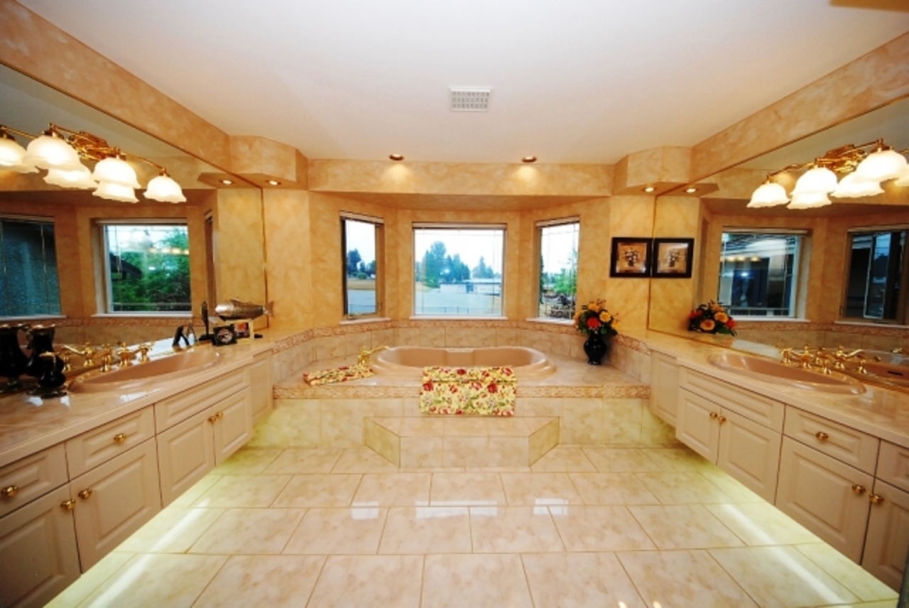 pmasterbath.jpg at 430 Fairway Street, Coquitlam West, Coquitlam