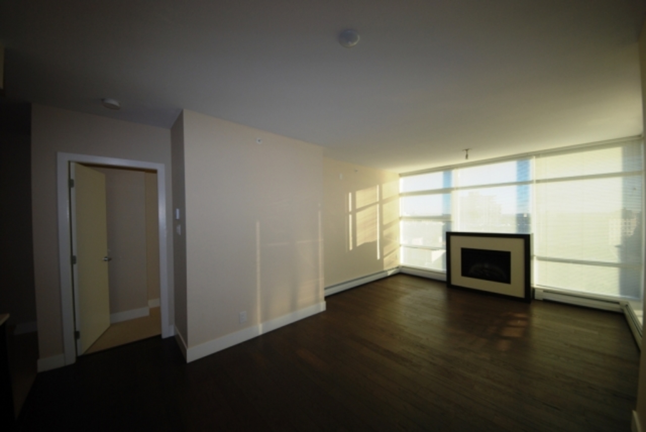 llivingroom.jpg at 605 - 158 W13, Lonsdale, North Vancouver