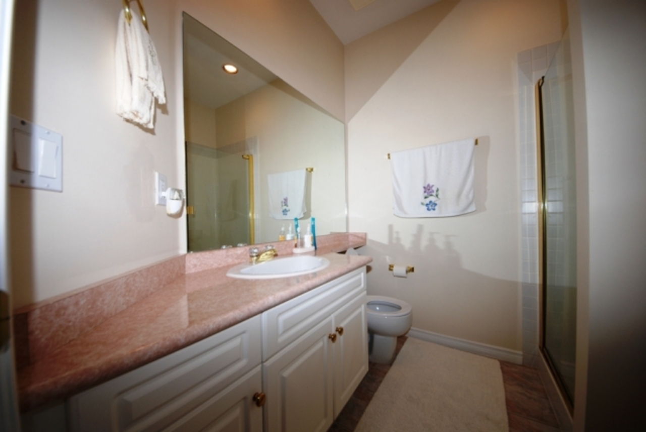 pbath1.jpg at 1560 Pinitree Way, Westwood Plateau, Coquitlam