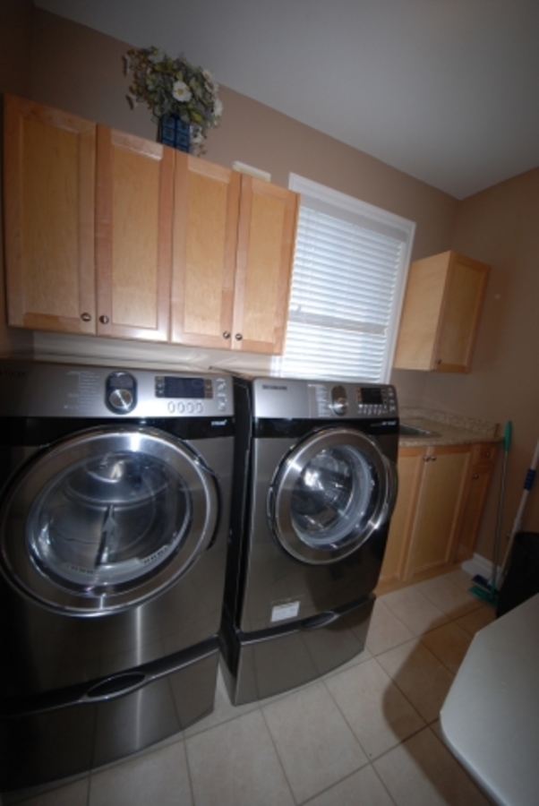 slaundry.jpg at 934 Stewart Ave, Coquitlam West, Coquitlam