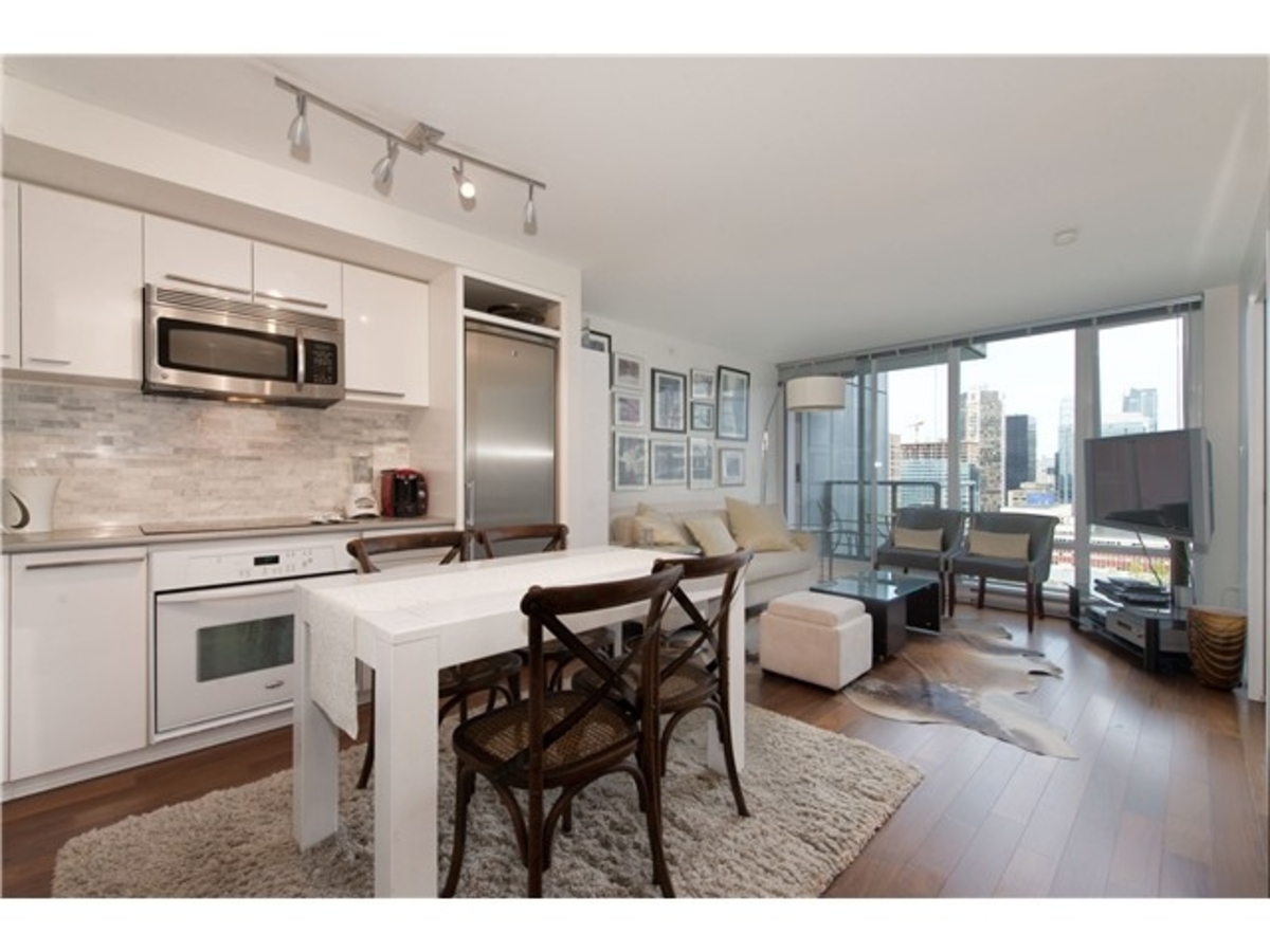 r10.jpg at 2809 - 131 Regiment Sq, Downtown, Vancouver