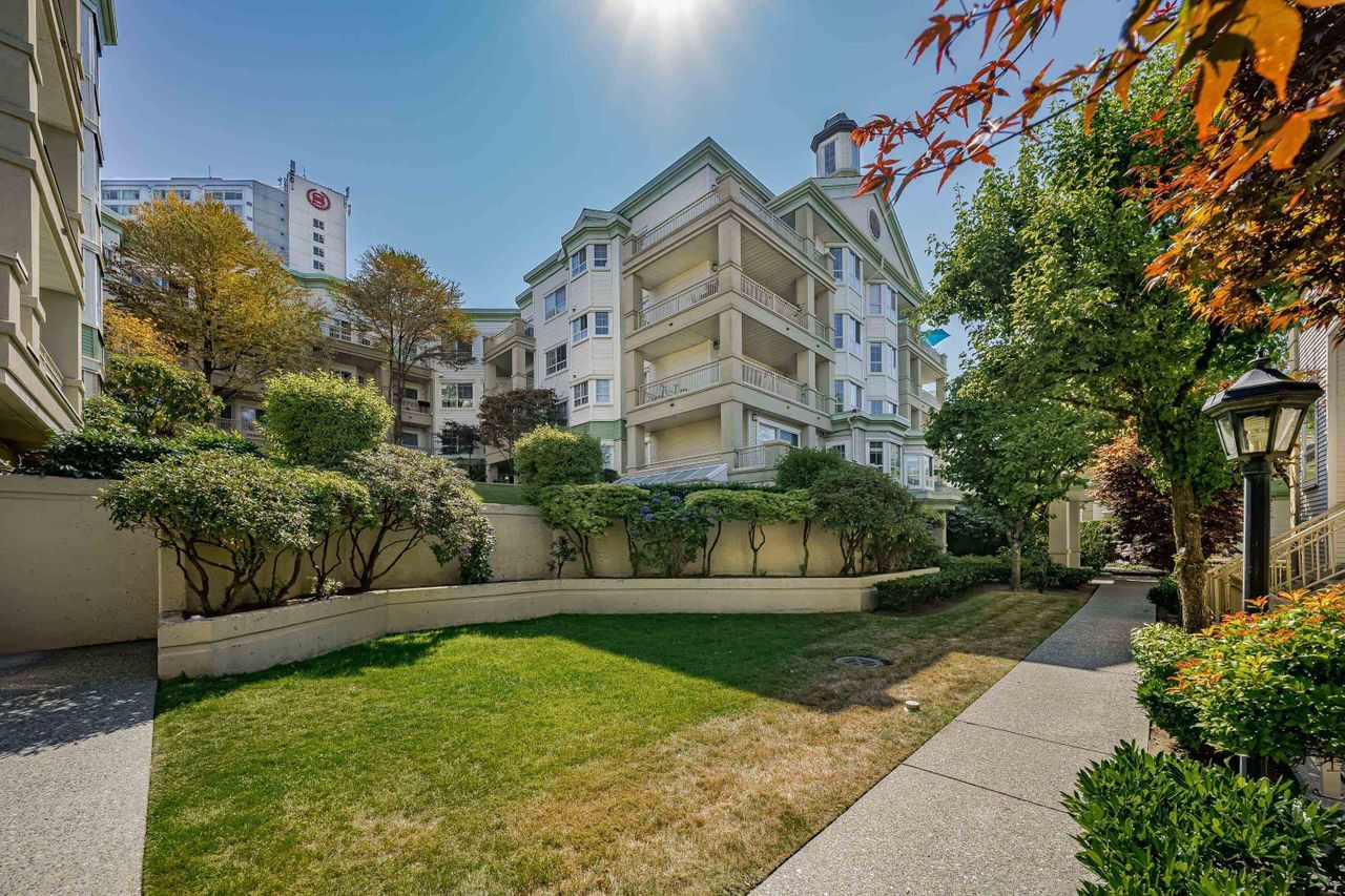 15268-105-avenue-guildford-north-surrey-02 at 403 - 15268 105 Avenue, Guildford, North Surrey
