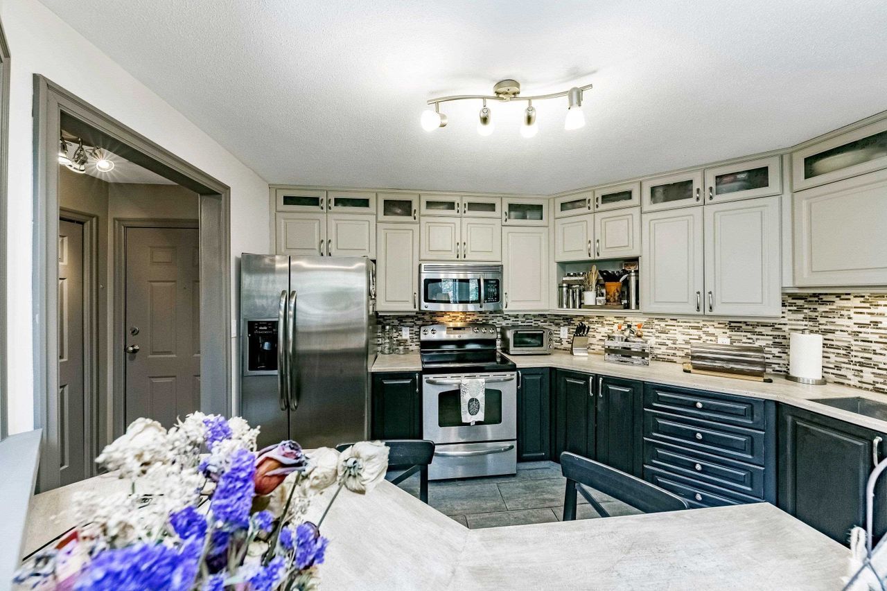 15268-105-avenue-guildford-north-surrey-14 at 403 - 15268 105 Avenue, Guildford, North Surrey