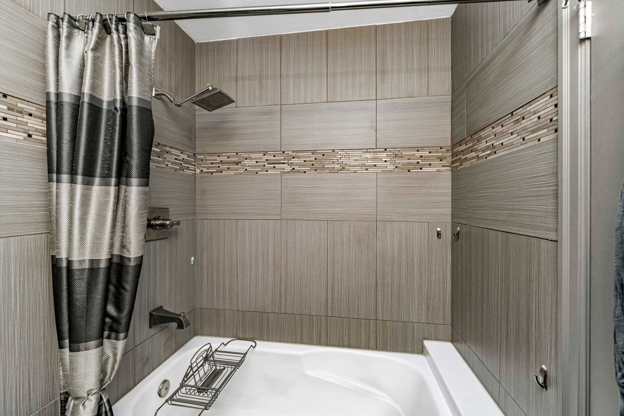 15268-105-avenue-guildford-north-surrey-19 at 403 - 15268 105 Avenue, Guildford, North Surrey
