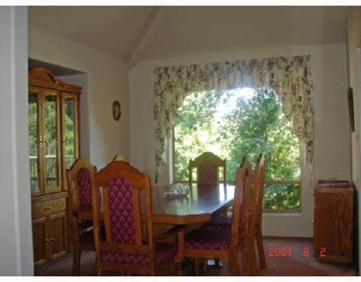 Dining at 12446 205th st, Maple Ridge
