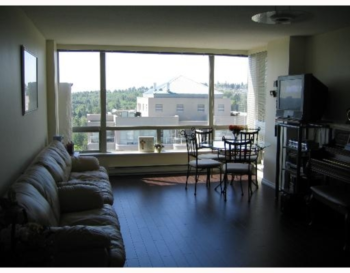 Family Room at 1702 - 9633 Manchester Dr, Government, Burnaby