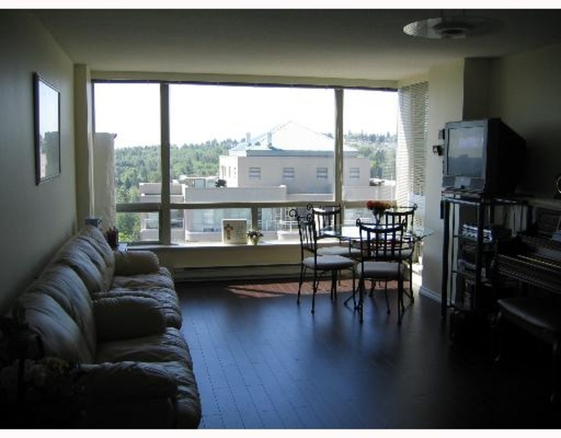 Family Room at 1702 - 9633 Manchester Drive, Government, Burnaby