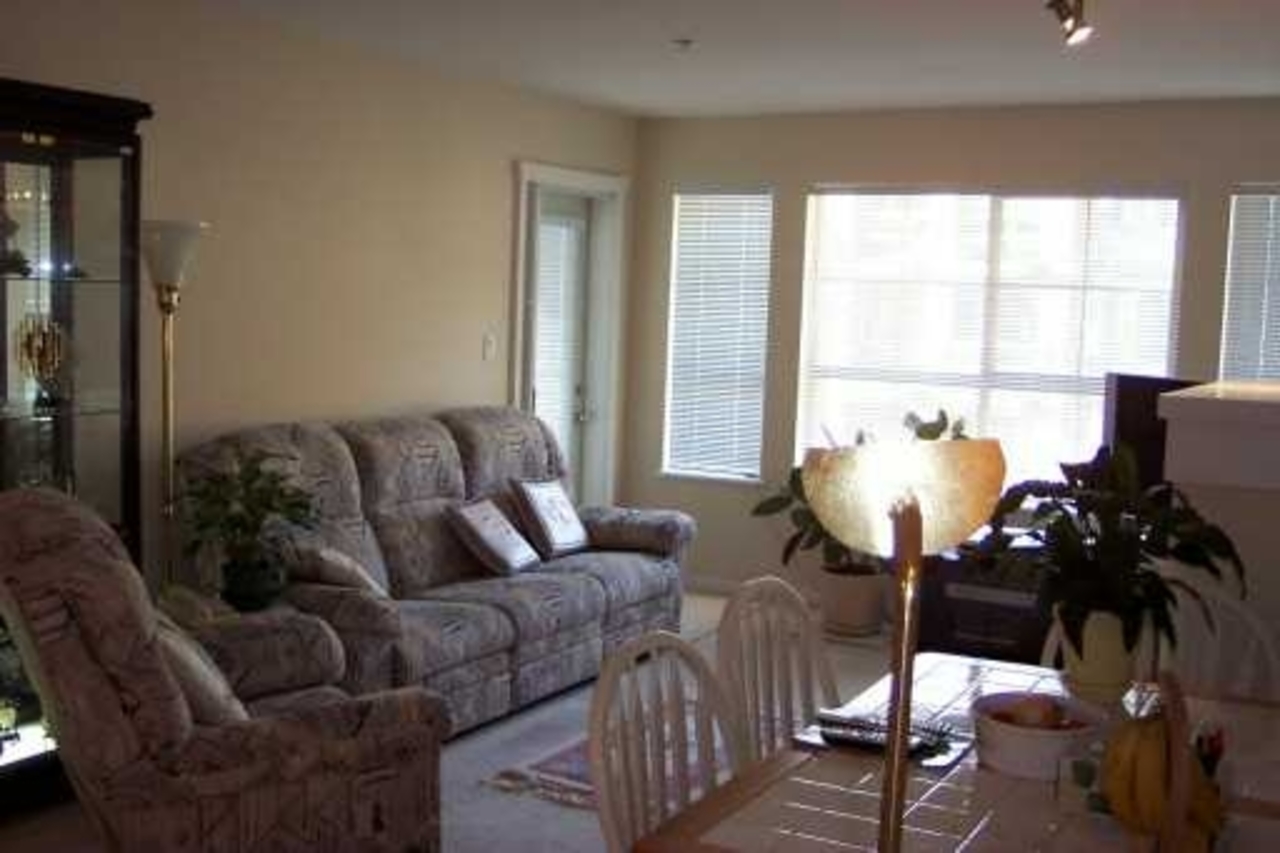 Family Room at 415 - 2958 Silver Springs Blvd, Coquitlam Center, Coquitlam