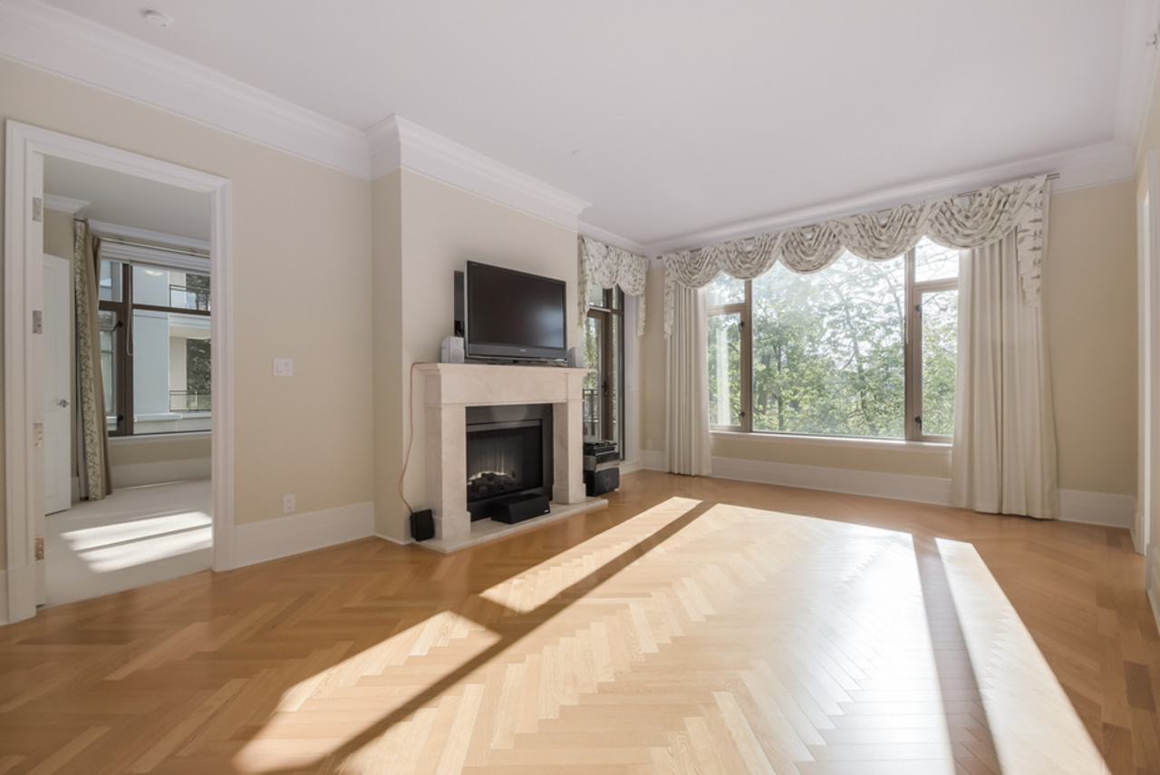 mini02 at 201 - 540  Crescent, Park Royal, West Vancouver mini02 at 201 - 540  Crescent, Park Royal, West Vancouver