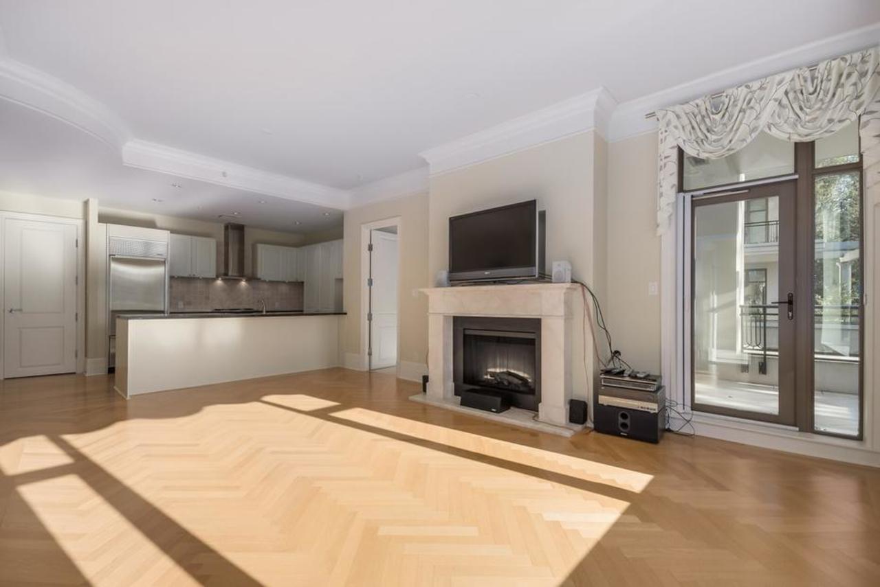 mini05 at 201 - 540  Crescent, Park Royal, West Vancouver mini05 at 201 - 540  Crescent, Park Royal, West Vancouver