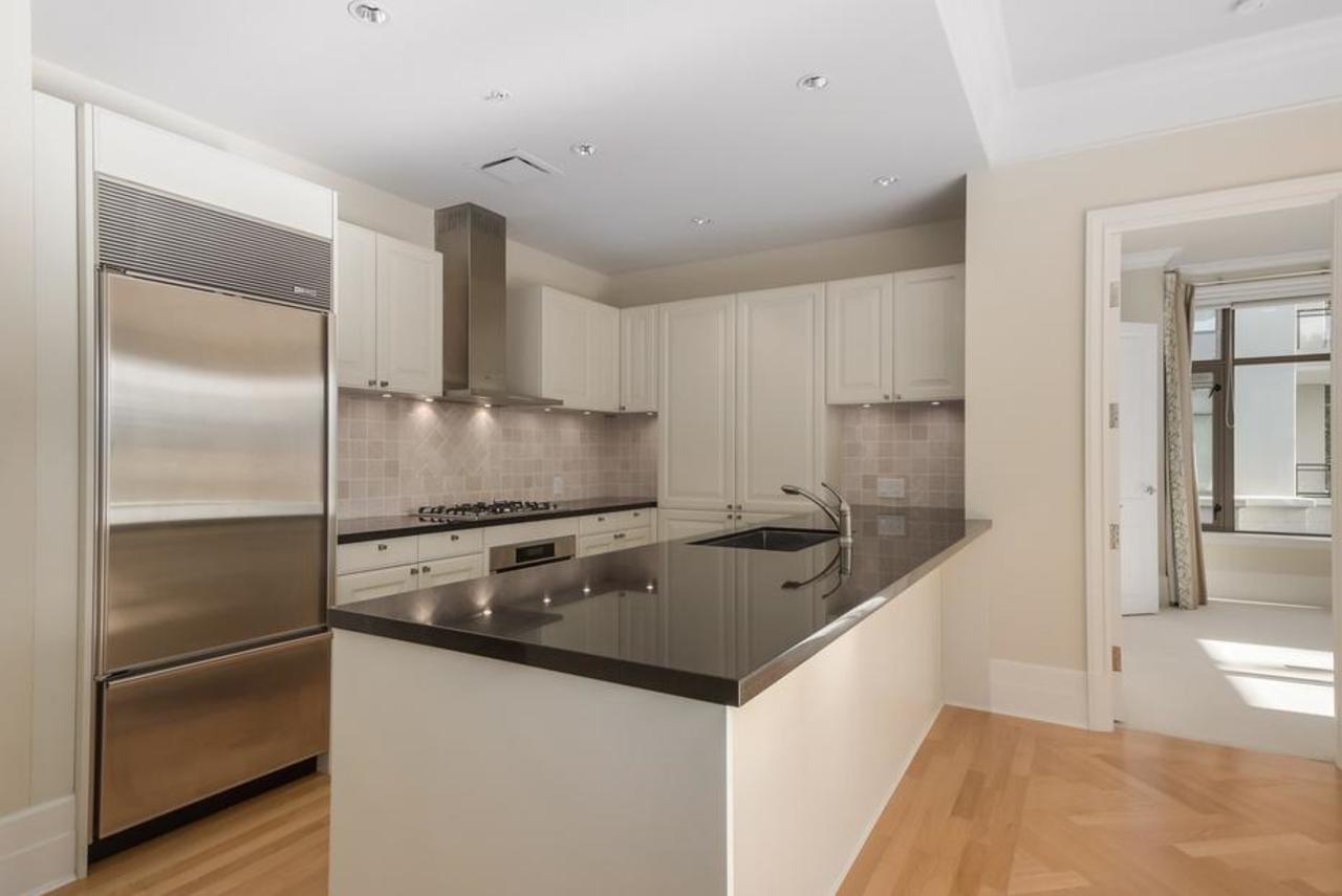 mini08 at 201 - 540  Crescent, Park Royal, West Vancouver mini08 at 201 - 540  Crescent, Park Royal, West Vancouver