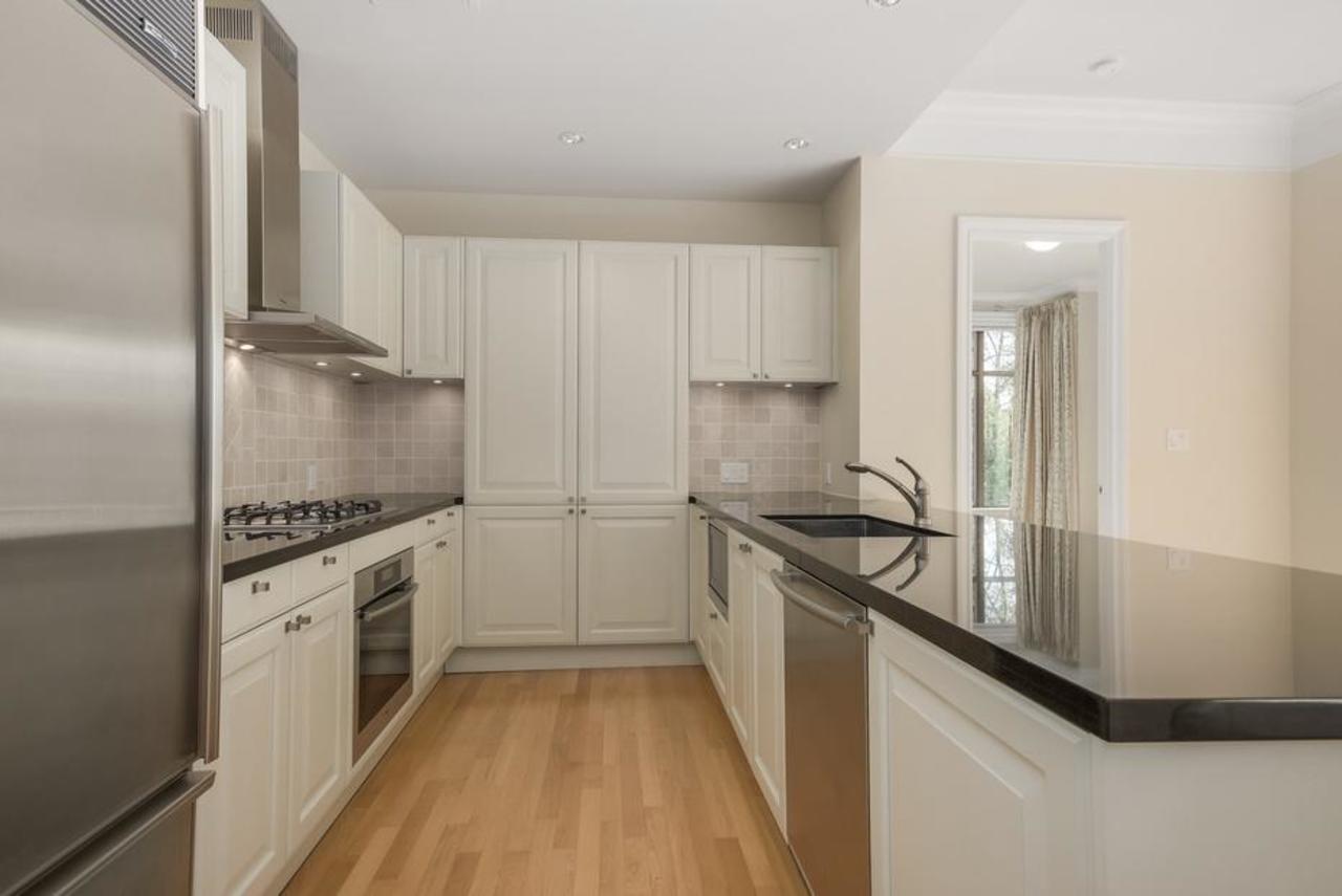 mini09 at 201 - 540  Crescent, Park Royal, West Vancouver mini09 at 201 - 540  Crescent, Park Royal, West Vancouver