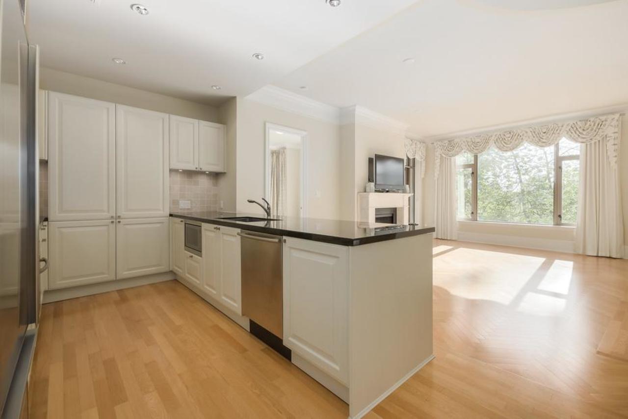 mini19 at 201 - 540  Crescent, Park Royal, West Vancouver mini19 at 201 - 540  Crescent, Park Royal, West Vancouver