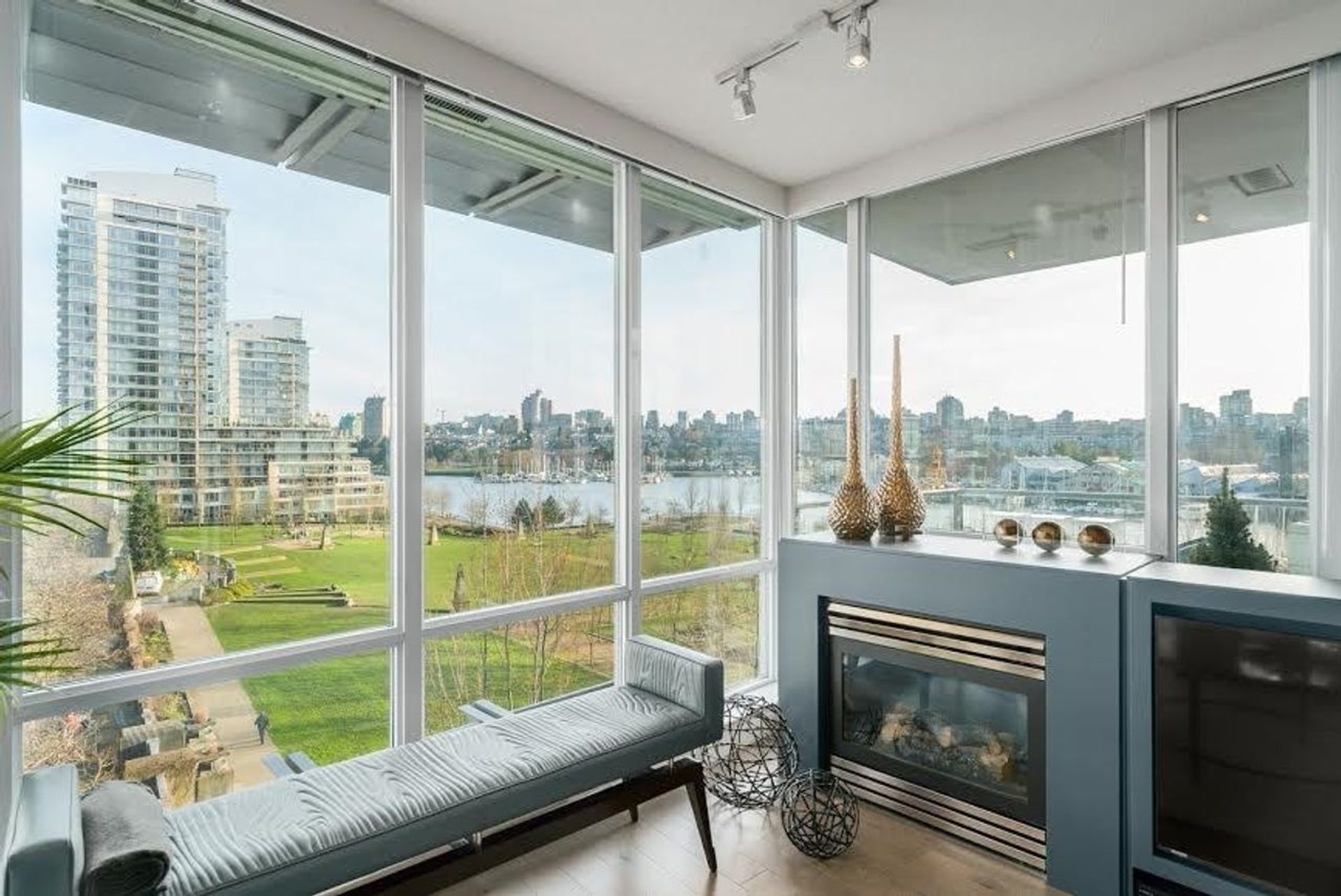 607 - 638 Beach Crescent, Yaletown, Vancouver West  by Hossein Pejman 607 - 638 Beach Crescent, Yaletown, Vancouver West