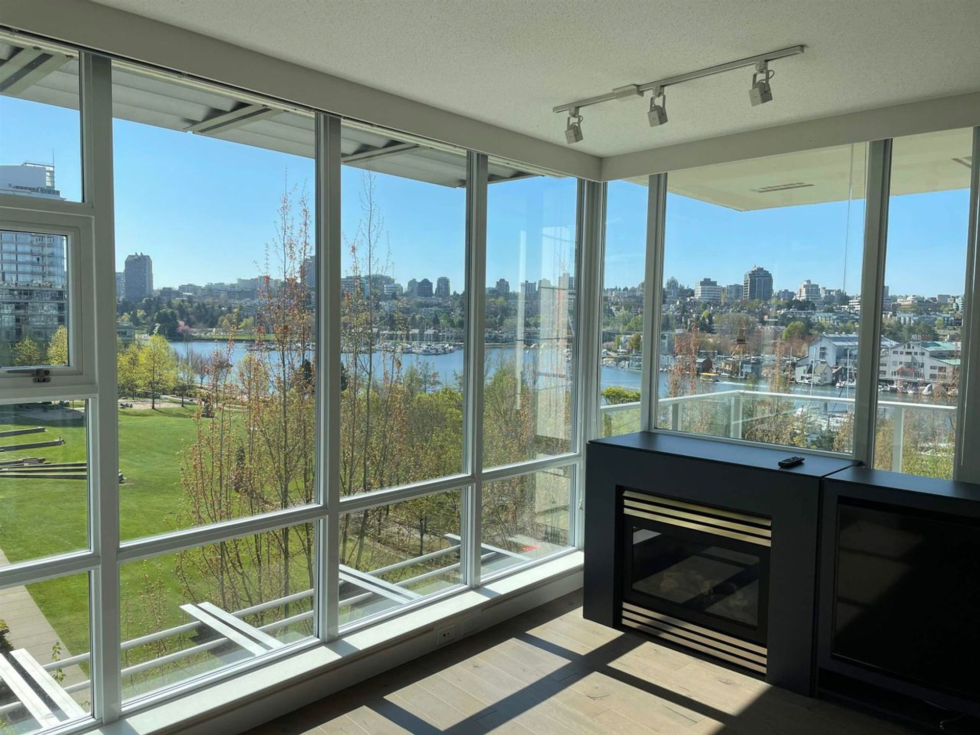 638-beach-crescent-yaletown-vancouver-west-02 at 607 - 638 Beach Crescent, Yaletown, Vancouver West 638-beach-crescent-yaletown-vancouver-west-02 at 607 - 638 Beach Crescent, Yaletown, Vancouver West