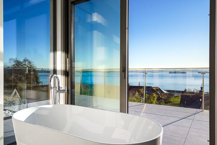 1405-28th-street-dundarave-west-vancouver-08 at 1405 28th Street, Altamont, West Vancouver