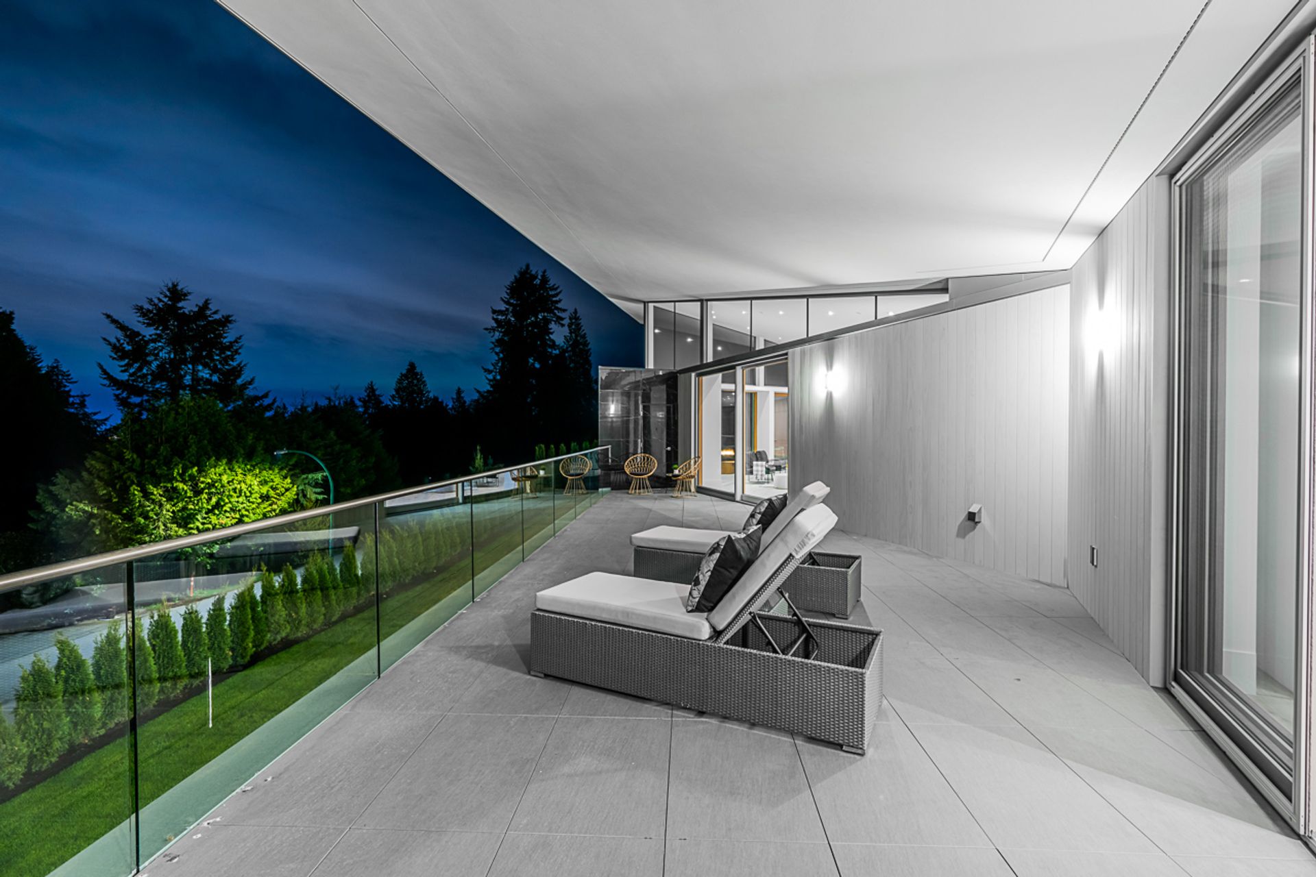 57-deck at West Vancouver