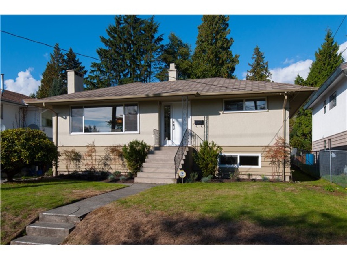 image-260588290-1.jpg at 556 West 21st Street, Hamilton, North Vancouver