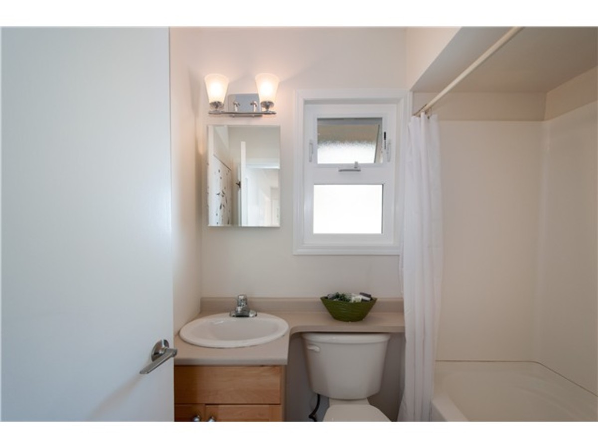 image-260588290-11.jpg at 556 West 21st Street, Hamilton, North Vancouver