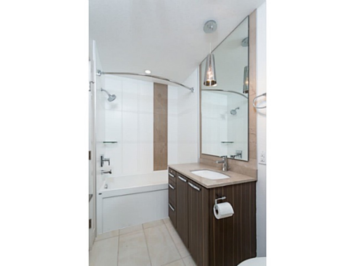image-260955796-18.jpg at 201 - 733 West 14th Street, Hamilton, North Vancouver