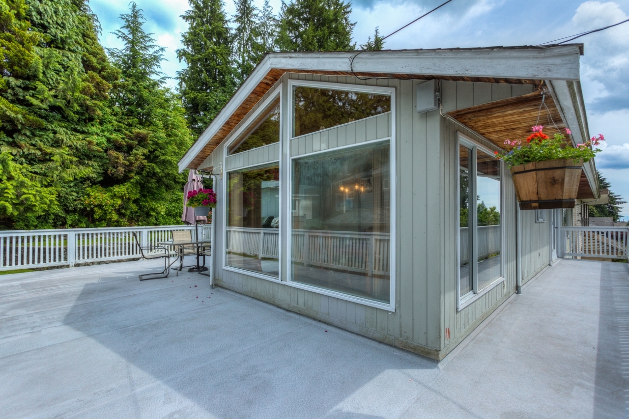 Deck at 4736 Highland Boulevard, Canyon Heights NV, North Vancouver
