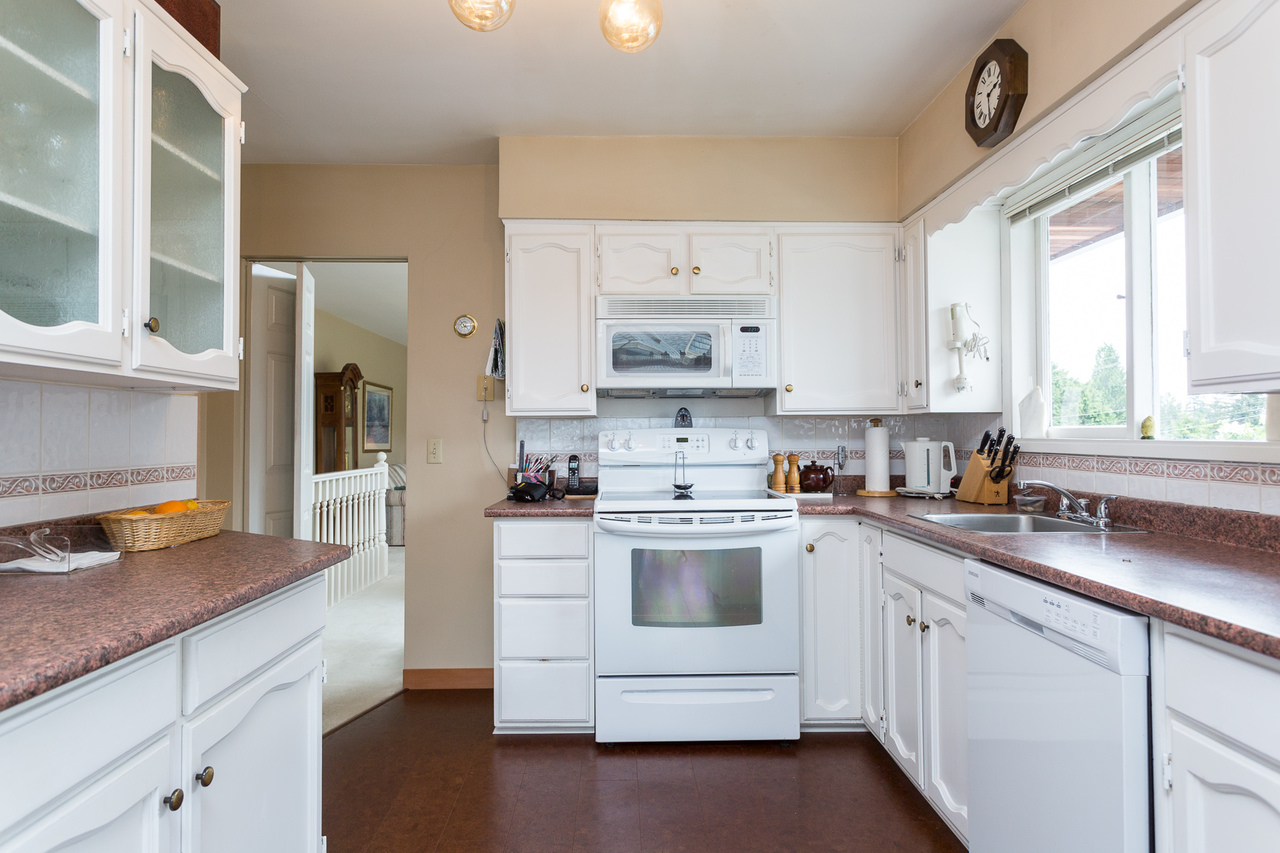 Kitchen at 4736 Highland Boulevard, Canyon Heights NV, North Vancouver
