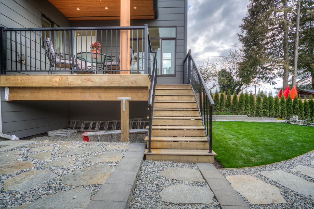 633-6th-Street-East-North-Vancouver-360hometours-40s at 633 East 6th Street, Queensbury, North Vancouver