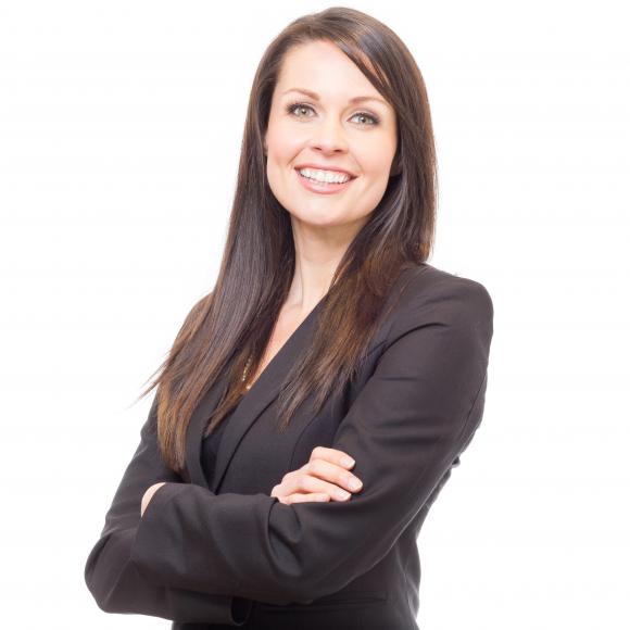 Carlee Jahelka Personal Real Estate Corporation, Partner | Real Estate Advisor, Listing Lead