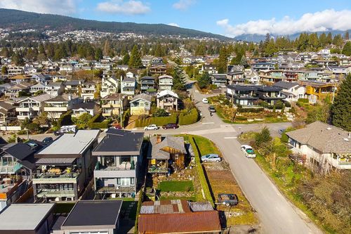 1202-duchess-avenue-ambleside-west-vancouver-10 at 1202 Duchess Avenue, Ambleside, West Vancouver 1202-duchess-avenue-ambleside-west-vancouver-10 at 1202 Duchess Avenue, Ambleside, West Vancouver