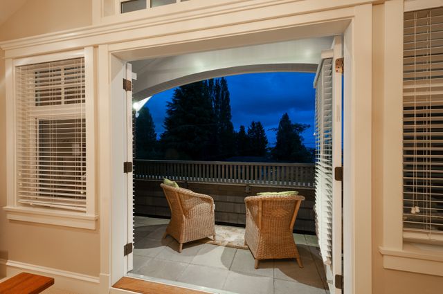 025 at 2215 Jefferson Avenue, Dundarave, West Vancouver 025 at 2215 Jefferson Avenue, Dundarave, West Vancouver