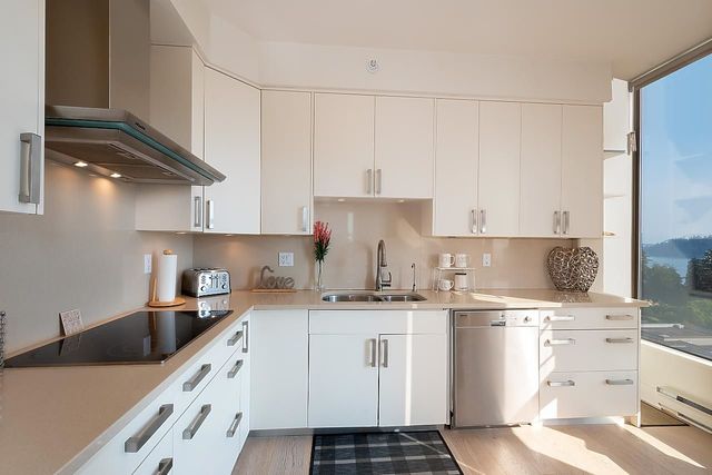 570-18th-street-ambleside-west-vancouver-09 at 901 - 570 18th Street, Ambleside, West Vancouver 570-18th-street-ambleside-west-vancouver-09 at 901 - 570 18th Street, Ambleside, West Vancouver