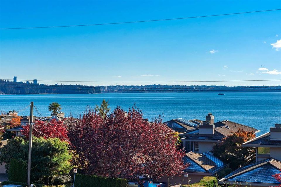 262759194-32 at 303 - 2455 Bellevue Avenue, Dundarave, West Vancouver