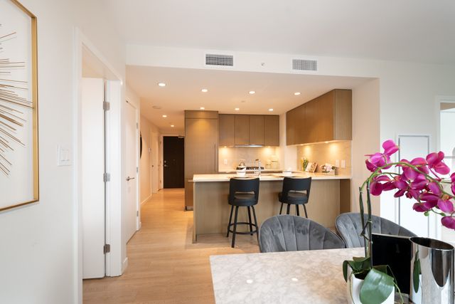 021 at 902 - 112 East 13th Street, Central Lonsdale, North Vancouver 021 at 902 - 112 East 13th Street, Central Lonsdale, North Vancouver